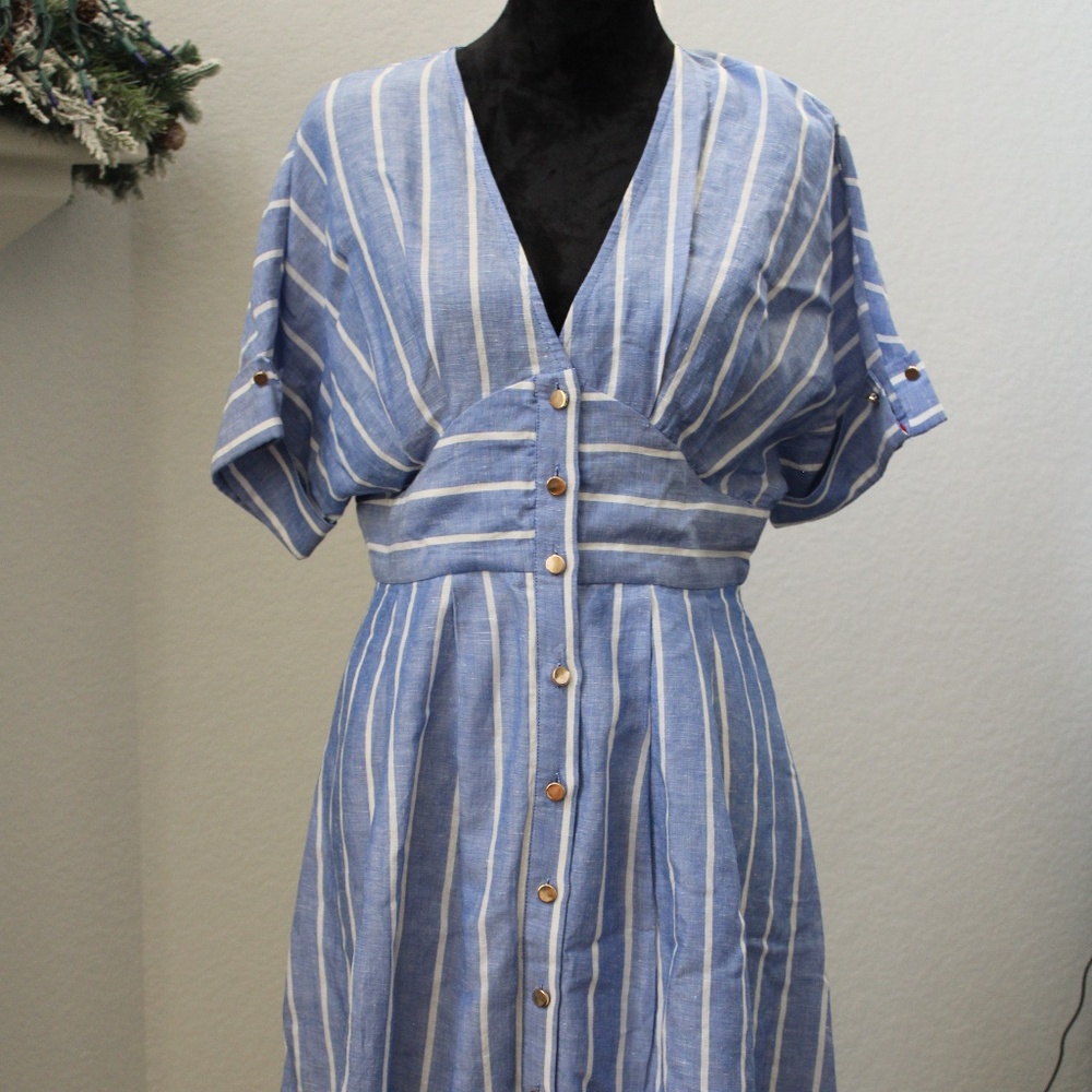 SLIGHTLY USED STRIPED SHORT SLEEVE LONG LENGTH DRESS FITS MEDIUM TO LARGE